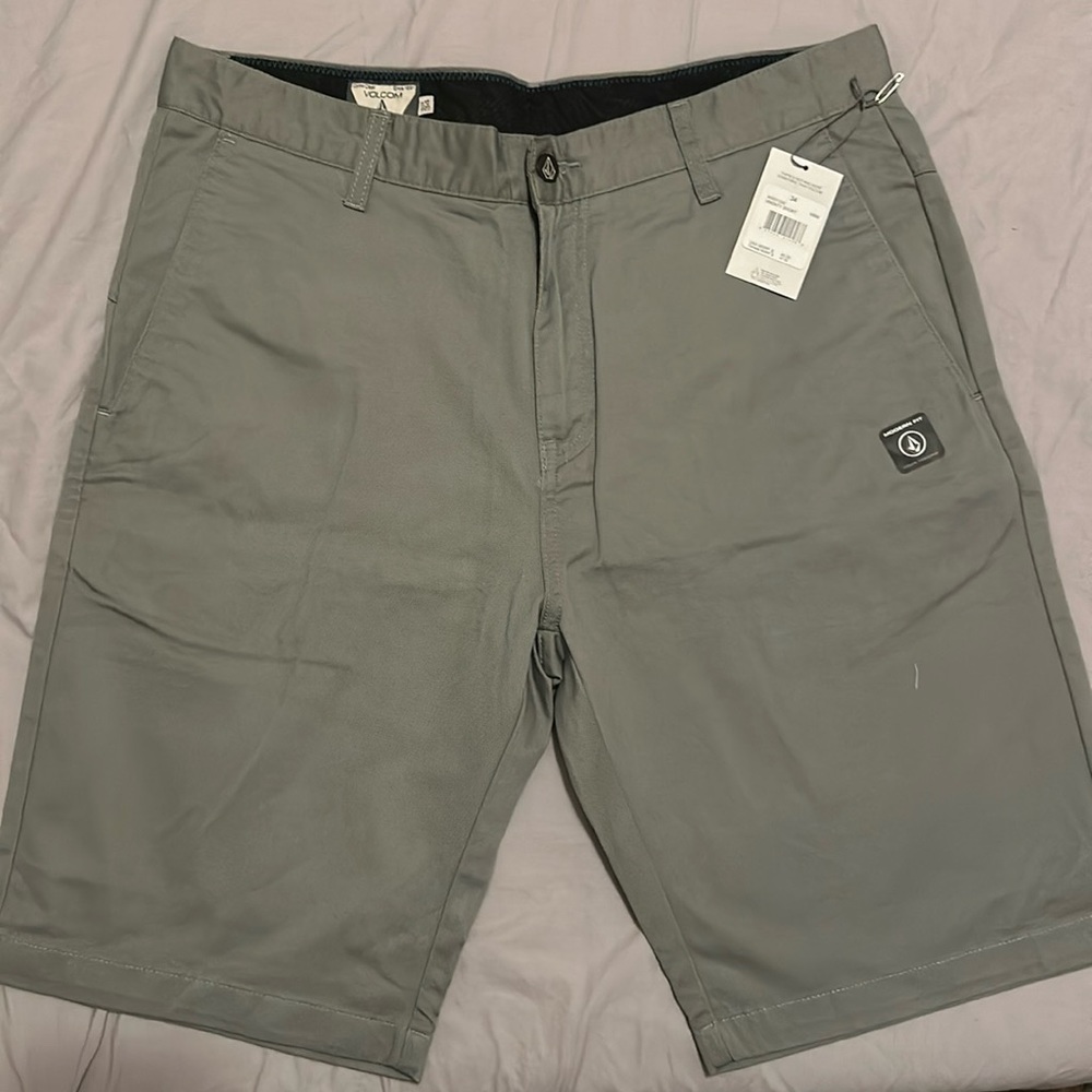 VOLCOM modern fit chino shorts